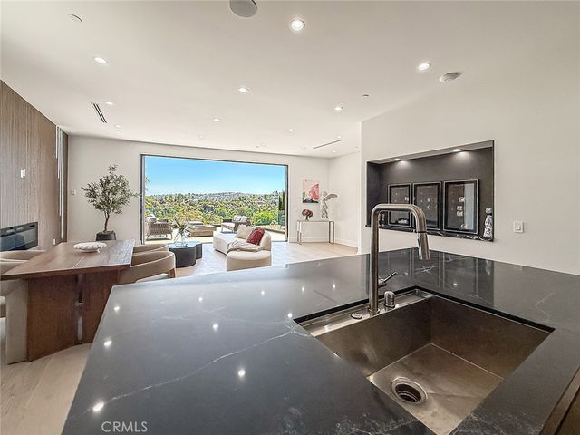 5134 Medina, Woodland Hills, CA 91364