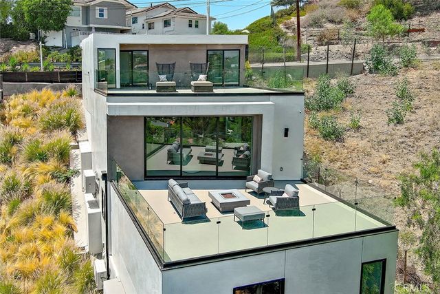 5134 Medina, Woodland Hills, CA 91364