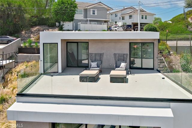 5134 Medina, Woodland Hills, CA 91364