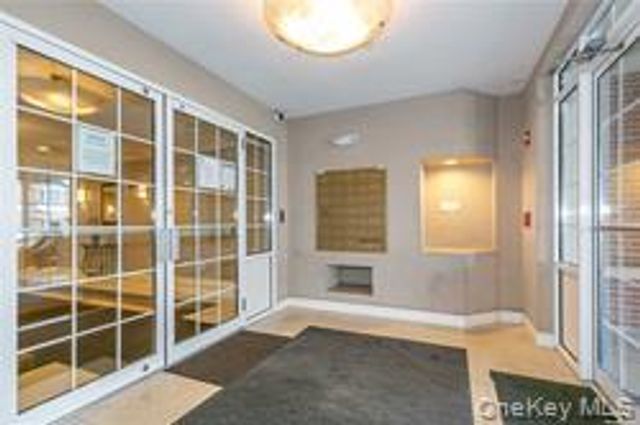 one portico ct, Great Neck, NY 11021