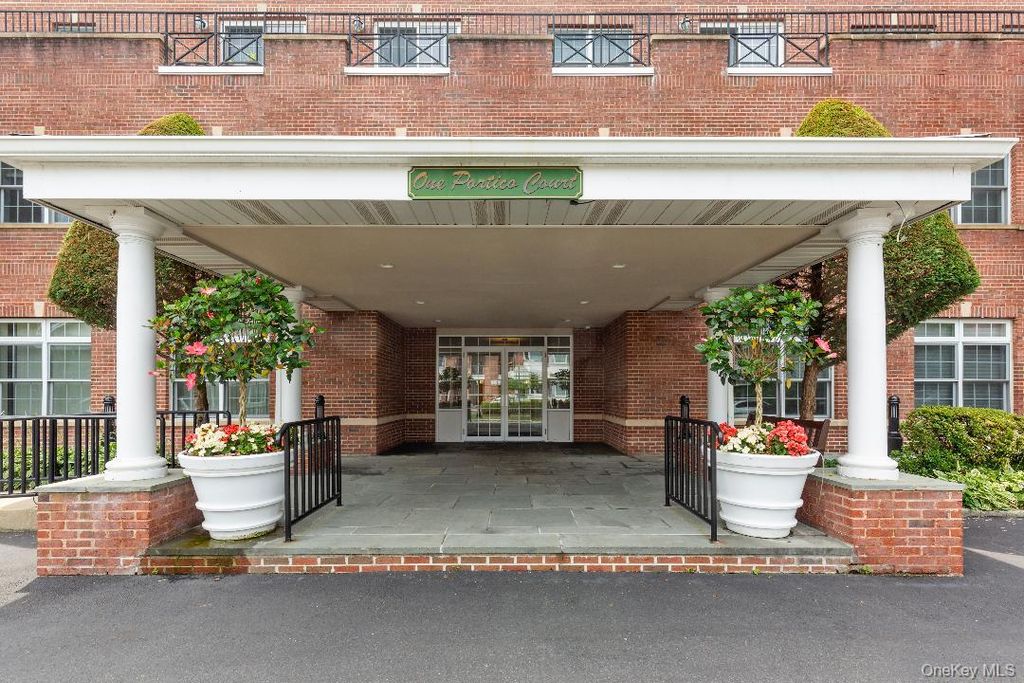 one portico ct, Great Neck, NY 11021