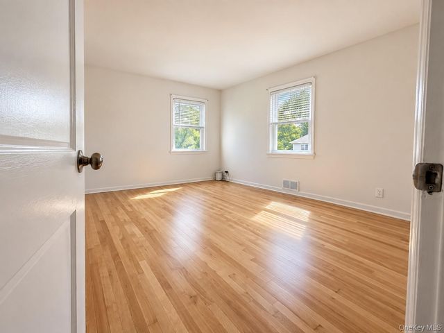 60 Topland Road, White Plains, NY 10605