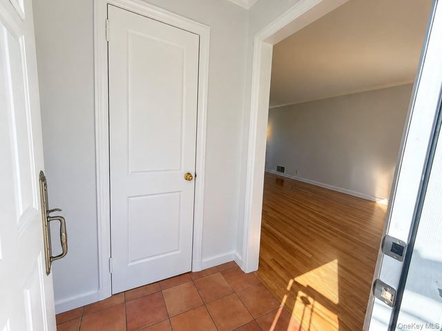 60 Topland Road, White Plains, NY 10605
