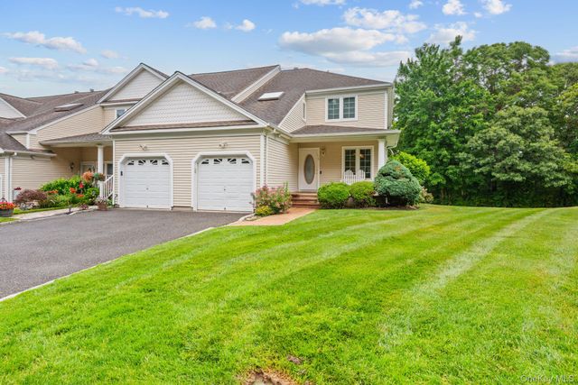 16 Lindbergh Circle, Huntington, NY 11743