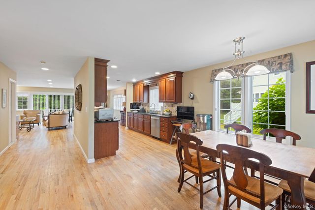 16 Lindbergh Circle, Huntington, NY 11743