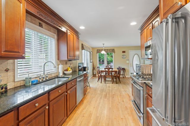 16 Lindbergh Circle, Huntington, NY 11743