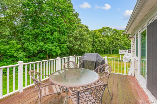 16 Lindbergh Circle, Huntington, NY 11743