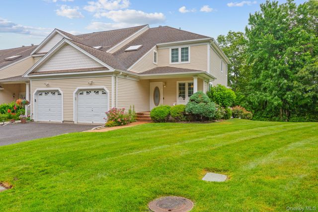 16 Lindbergh Circle, Huntington, NY 11743