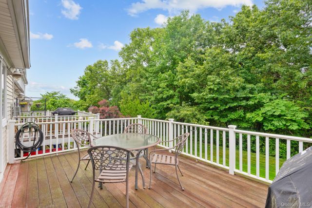 16 Lindbergh Circle, Huntington, NY 11743