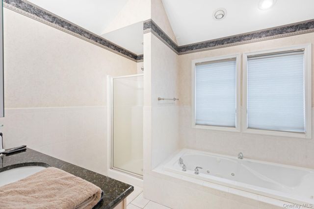 16 Lindbergh Circle, Huntington, NY 11743