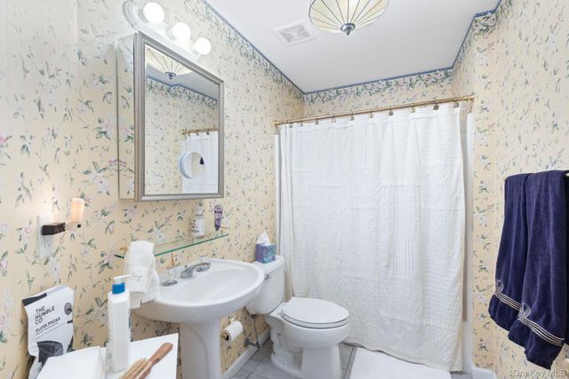 16 Lindbergh Circle, Huntington, NY 11743