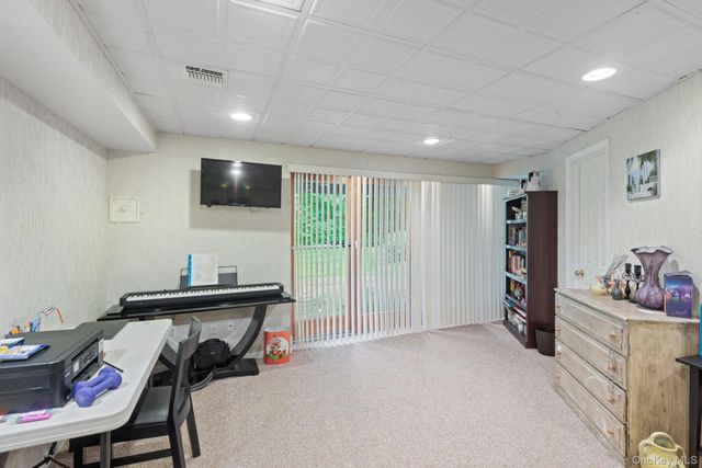 16 Lindbergh Circle, Huntington, NY 11743