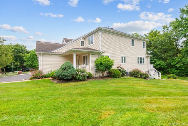 16 Lindbergh Circle, Huntington, NY 11743