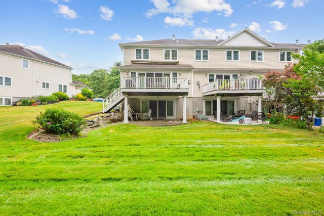 16 Lindbergh Circle, Huntington, NY 11743