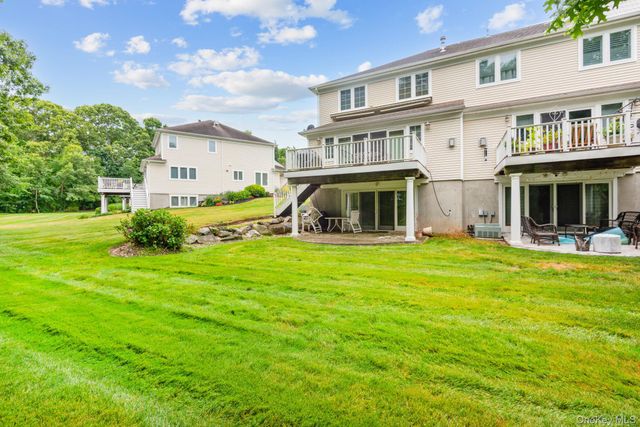 16 Lindbergh Circle, Huntington, NY 11743