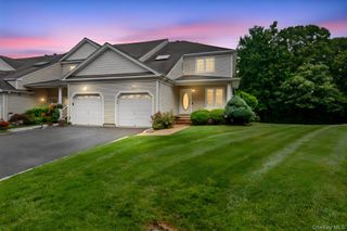 16 Lindbergh Circle, Huntington, NY 11743