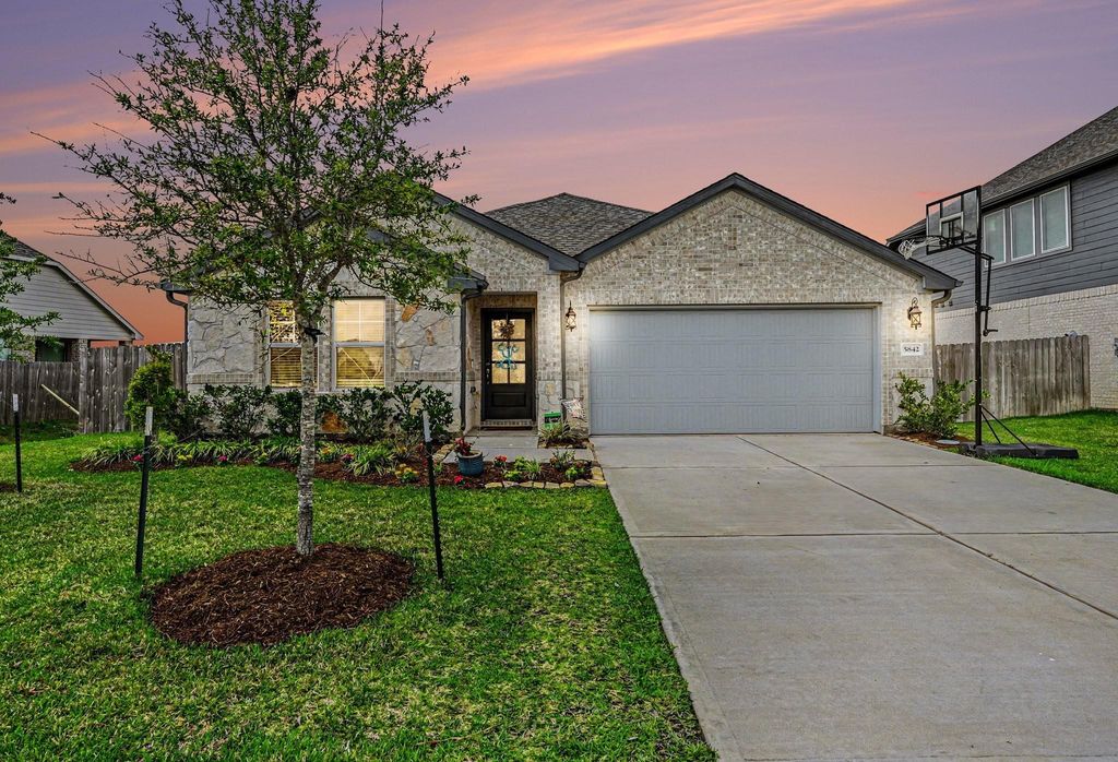 5842 Wayne Way, Rosenberg, TX 77471