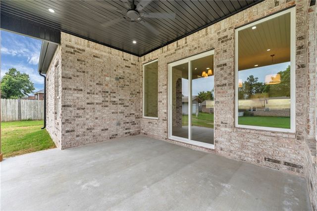 2702 Cortney Circle, Siloam Springs, AR 72761