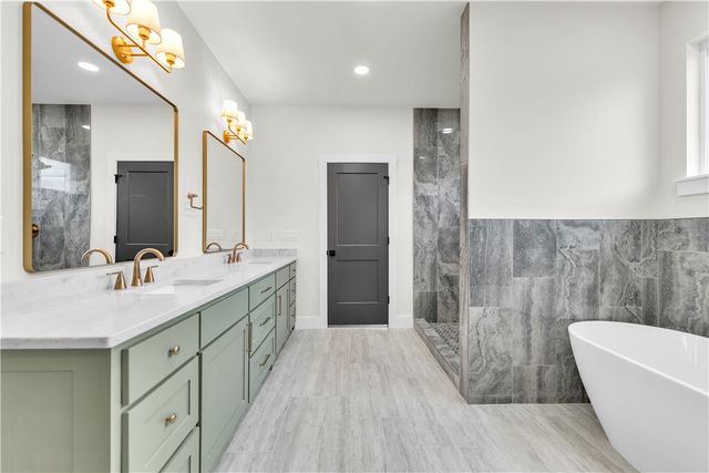 2702 Cortney Circle, Siloam Springs, AR 72761