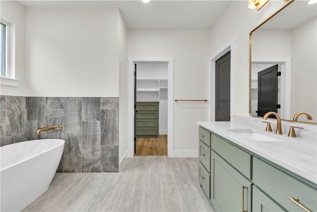 2702 Cortney Circle, Siloam Springs, AR 72761