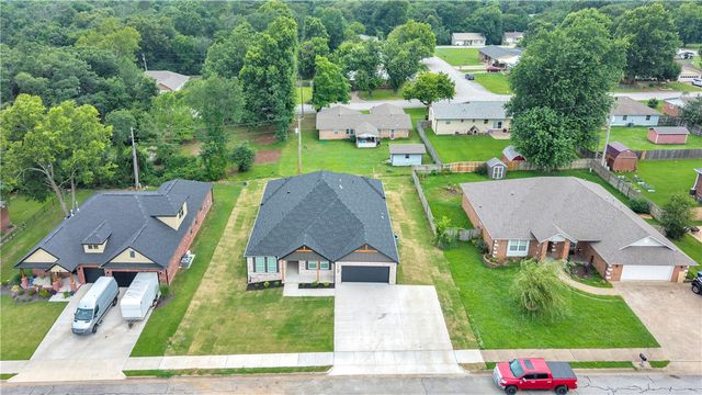 2702 Cortney Circle, Siloam Springs, AR 72761