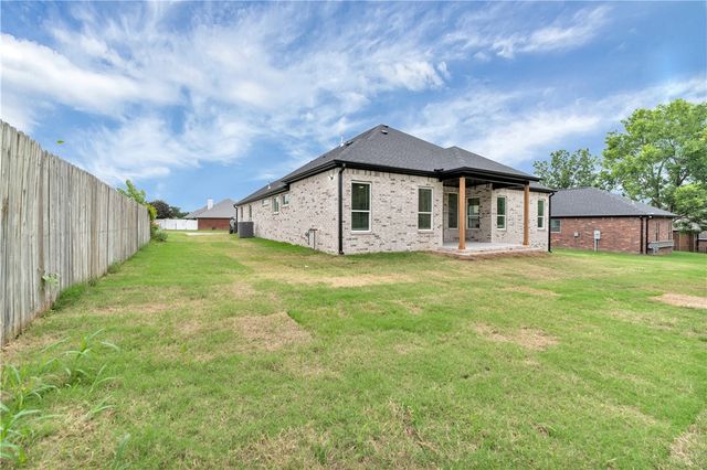 2702 Cortney Circle, Siloam Springs, AR 72761