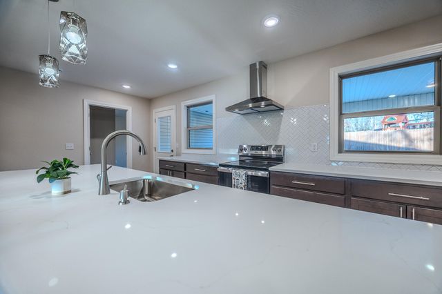 1560 Lacy Spring Drive, Marshfield, MO 65706