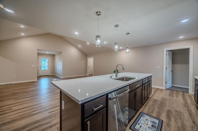 1560 Lacy Spring Drive, Marshfield, MO 65706