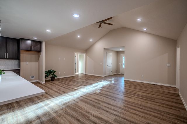 1560 Lacy Spring Drive, Marshfield, MO 65706