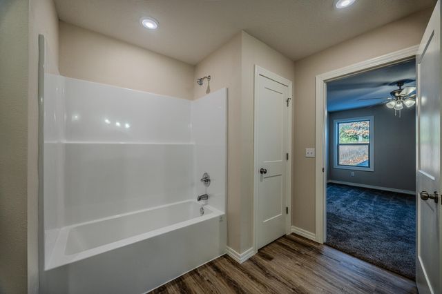 1560 Lacy Spring Drive, Marshfield, MO 65706