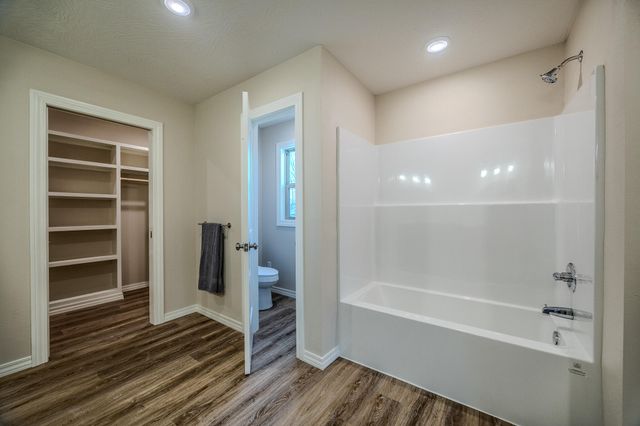 1560 Lacy Spring Drive, Marshfield, MO 65706