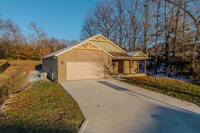 1560 Lacy Spring Drive, Marshfield, MO 65706