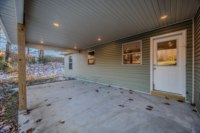 1560 Lacy Spring Drive, Marshfield, MO 65706