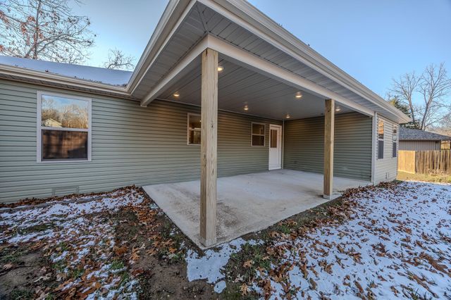 1560 Lacy Spring Drive, Marshfield, MO 65706