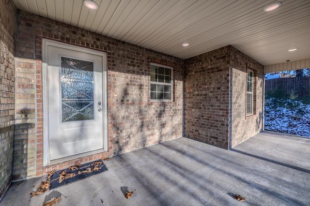 1560 Lacy Spring Drive, Marshfield, MO 65706
