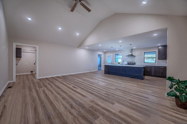 1560 Lacy Spring Drive, Marshfield, MO 65706