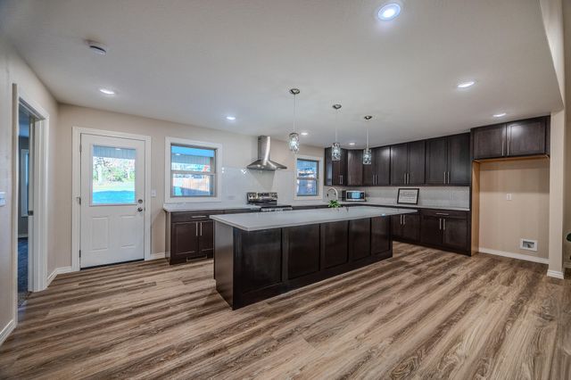 1560 Lacy Spring Drive, Marshfield, MO 65706