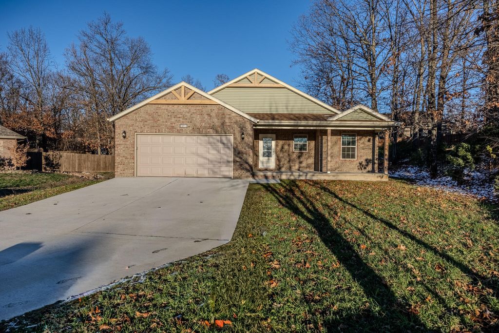 1560 Lacy Spring Drive, Marshfield, MO 65706