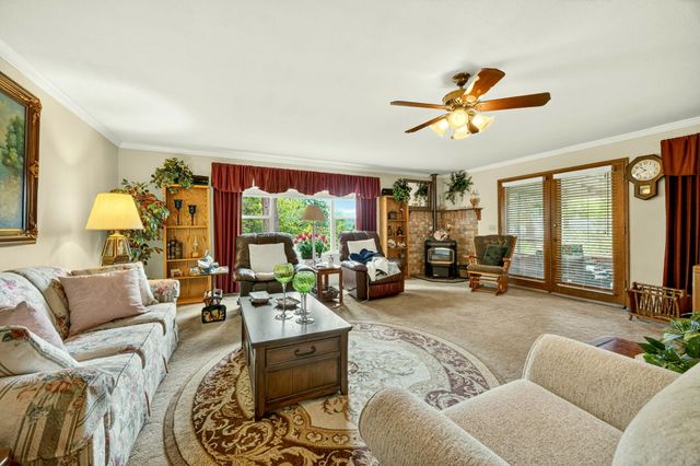 185 October Lane, Merlin, OR 97532