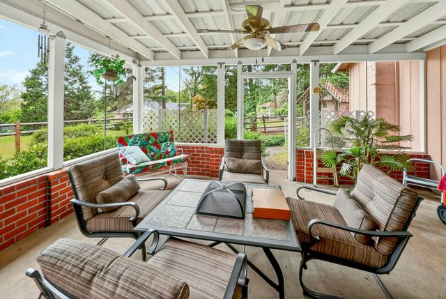 185 October Lane, Merlin, OR 97532