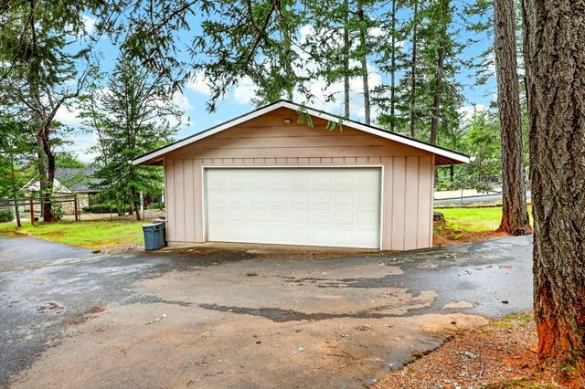 185 October Lane, Merlin, OR 97532