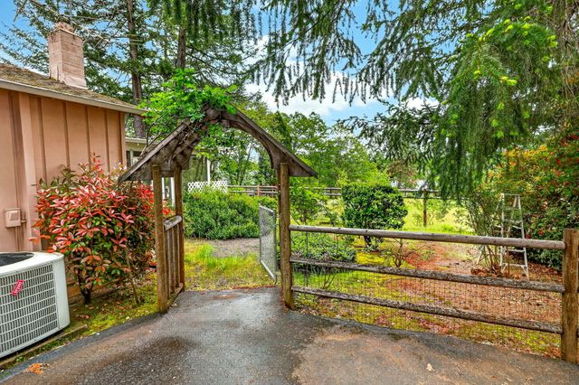 185 October Lane, Merlin, OR 97532