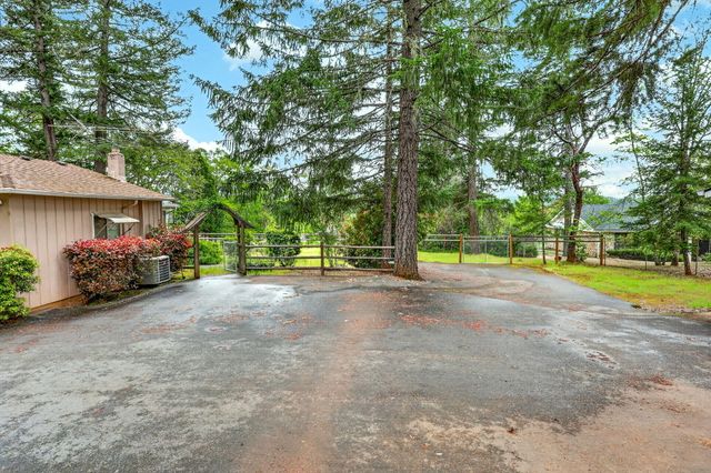 185 October Lane, Merlin, OR 97532