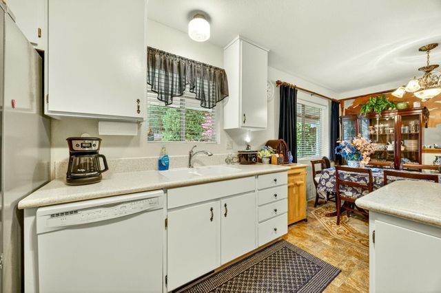 185 October Lane, Merlin, OR 97532