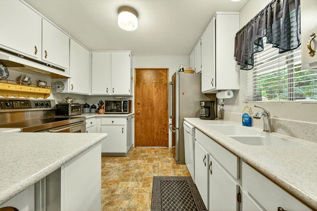 185 October Lane, Merlin, OR 97532