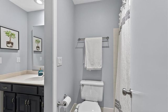 607 NE Pinehurst Street, Lee's Summit, MO 64064