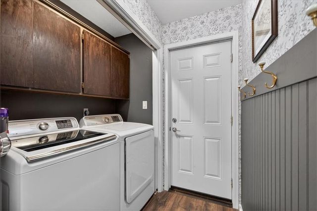 607 NE Pinehurst Street, Lee's Summit, MO 64064