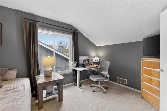 607 NE Pinehurst Street, Lee's Summit, MO 64064