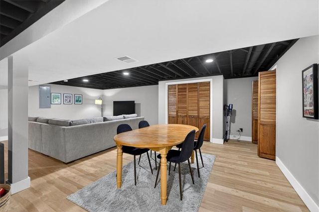 607 NE Pinehurst Street, Lee's Summit, MO 64064