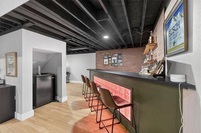 607 NE Pinehurst Street, Lee's Summit, MO 64064